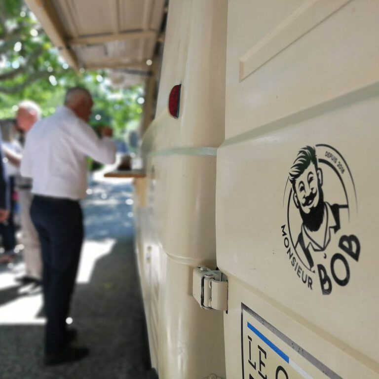 Le food truck Monsieur BoB installé pour le festival